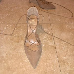 Beautiful Banana Republic 12-hour suede pumps